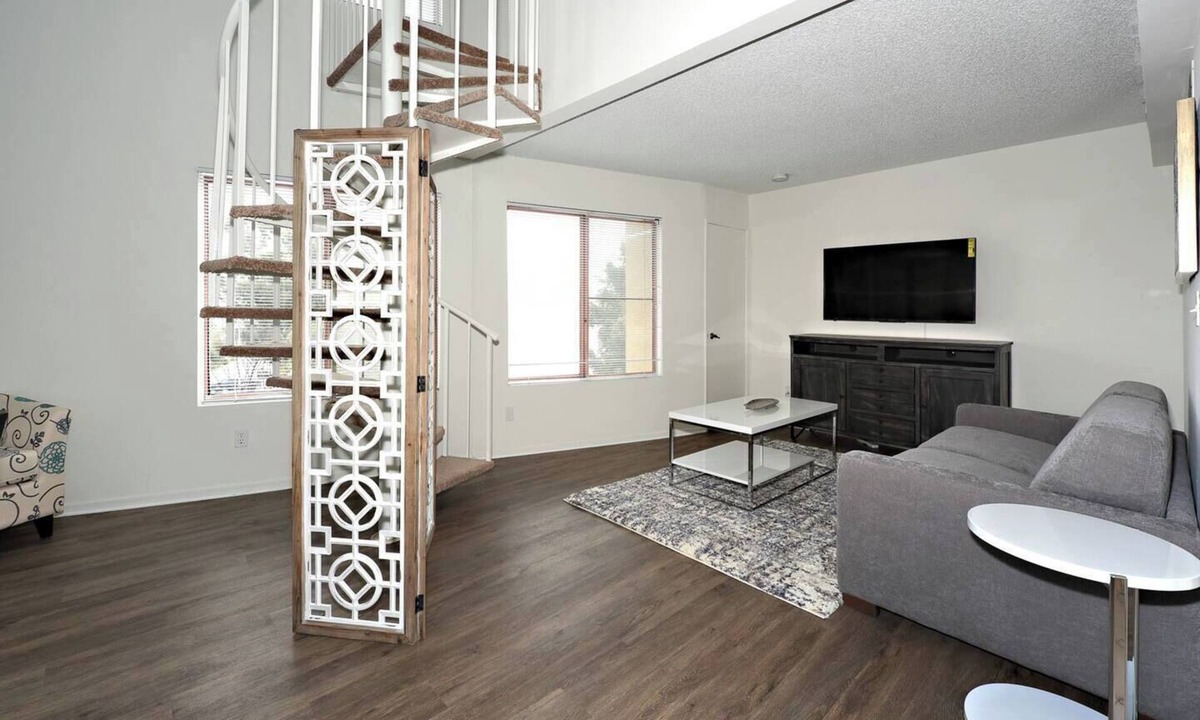 Palms Apartment | The Bagley #306 Corner Loft