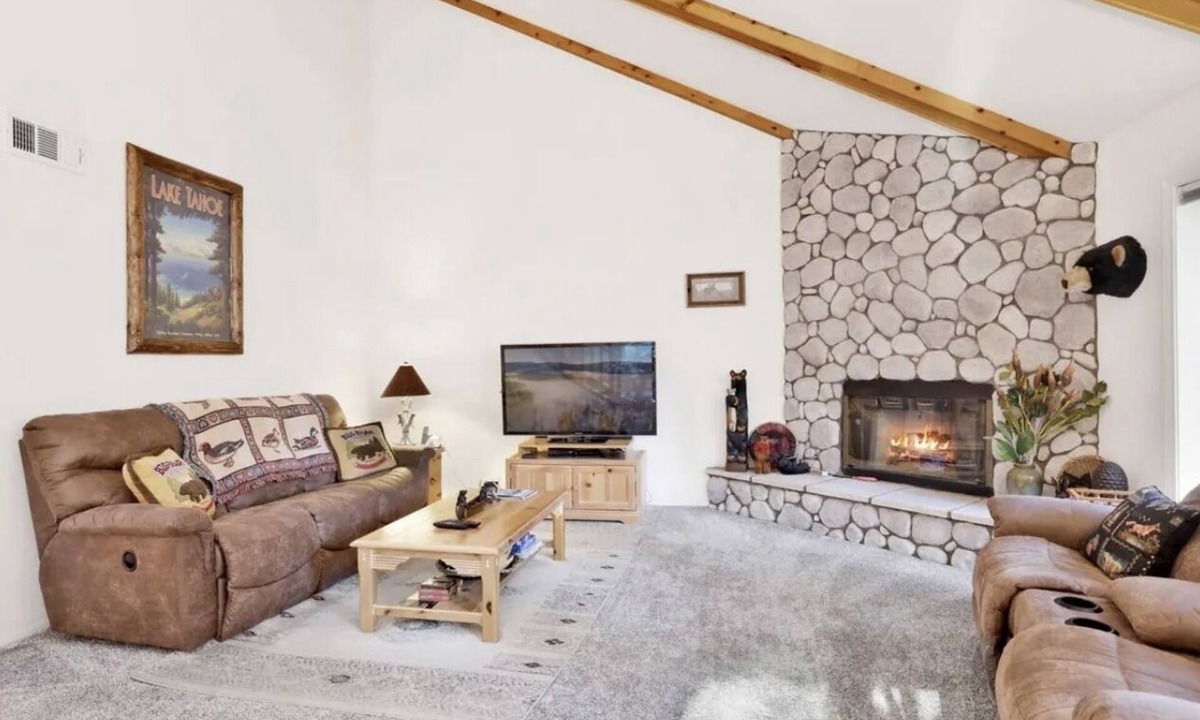 Upper Moonridge Cabin | The Bear Meadows Townhome! Walk to Bear Mountain!