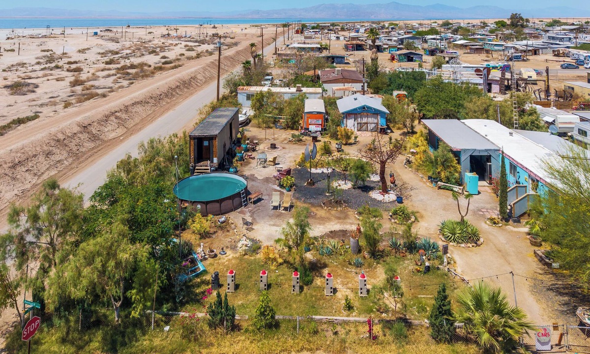 Bombay Beach House | The Bombay Beach Institute: Surreal 3BR Art House by the Salton Sea, WiFi & A/C
