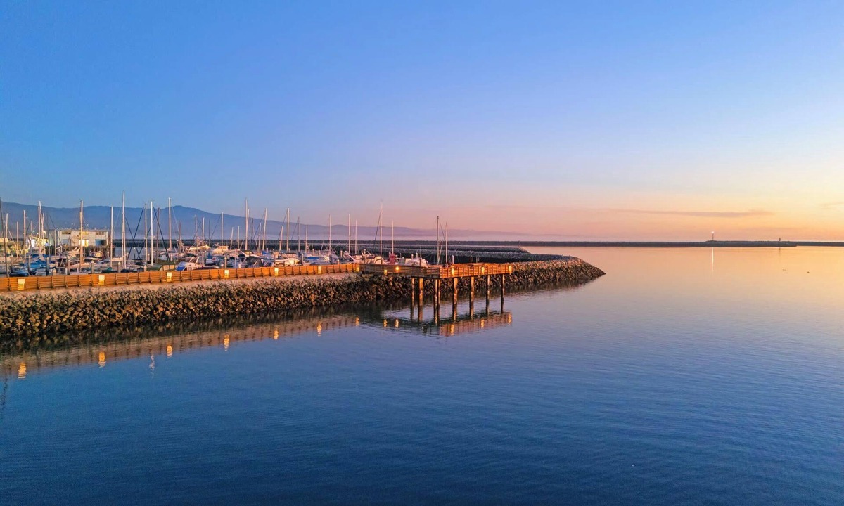 El Granada House | The Coastal Retreat, Scenic Harbor, Ocean Views, Walk to Beach, Restaurants