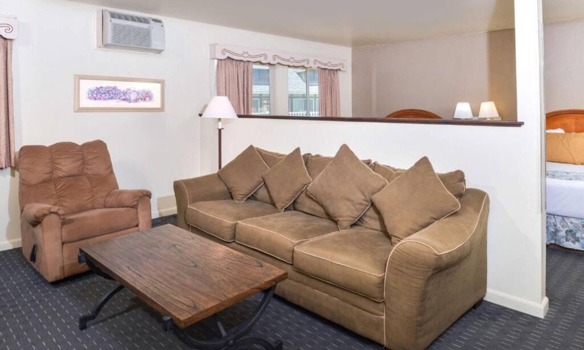 Solvang Hotel | The Danish Capital of America! Parking, Pool, Close to Santa Ynez River!