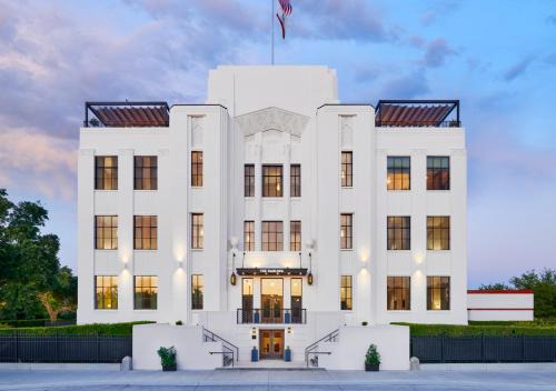 Visalia Hotel | The Darling