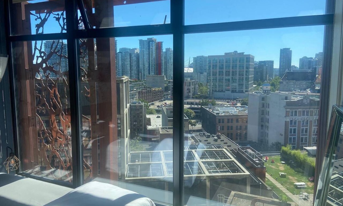 Gastown Apartment | The Executive at Woodward's - Downtown Vancouver + Parking Included
