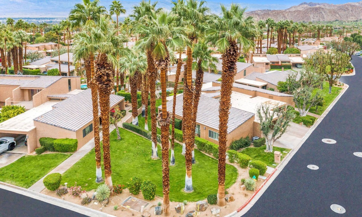 Palm Desert Villa | The Fox's Den - Ironwood Country Club