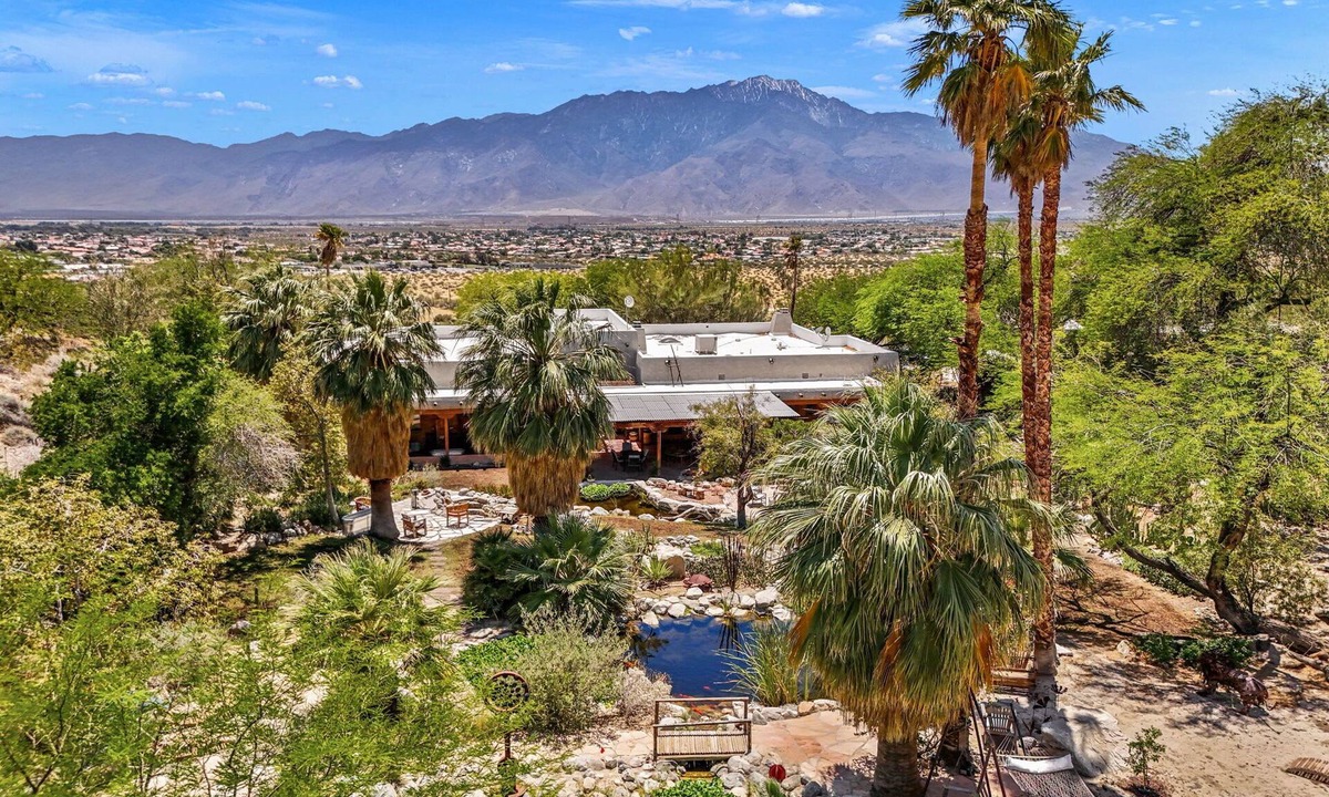 Desert Hot Springs Villa | The Grand Estate at The Bubbling Wells Oasis