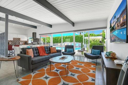 Sunmor House | The Happy House - Alice Lodging