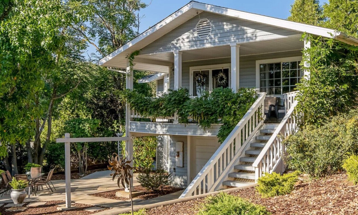Julian House | The Heart of Julian – Walk to Town, Shops, Dining & Festivals, Sleeps 10