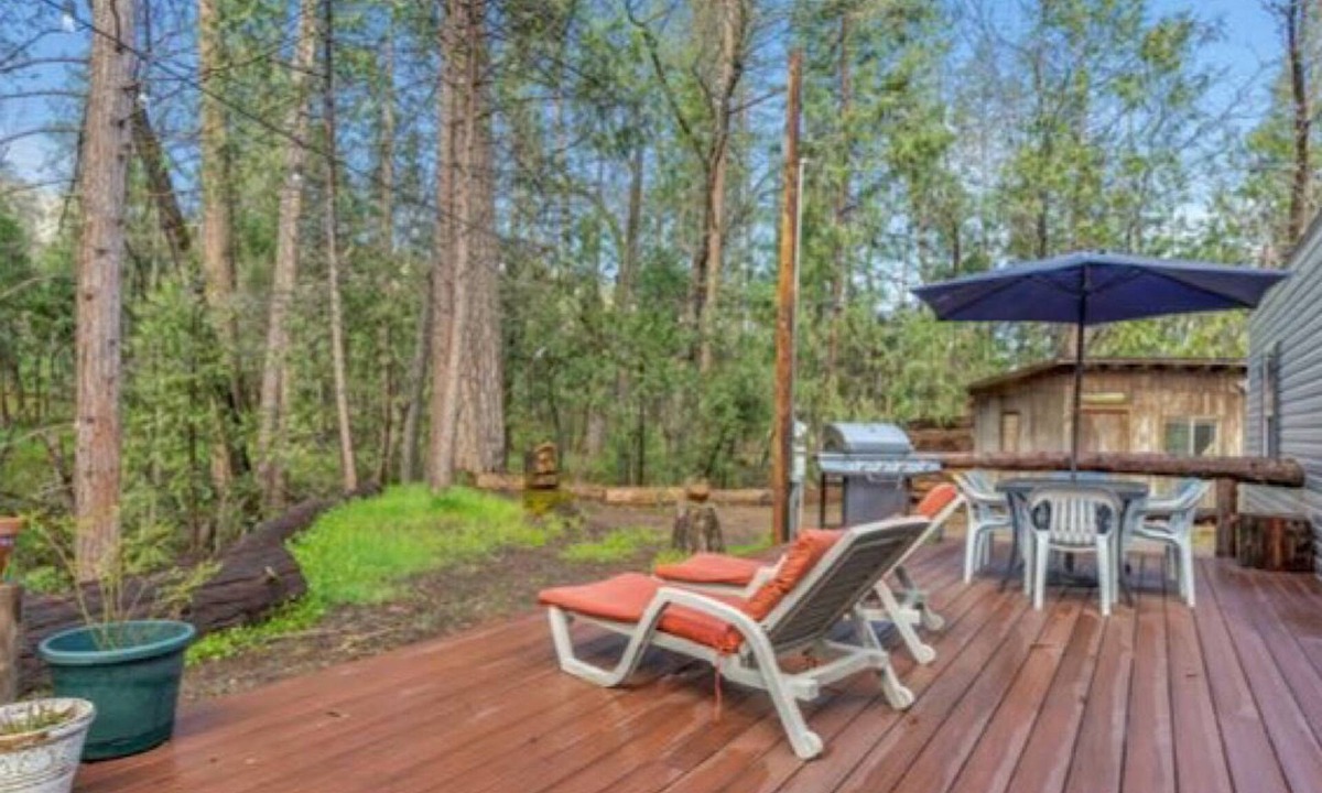 Oakhurst Cottage | The Little House in the Big Woods, a creekside cottage near Yosemite.