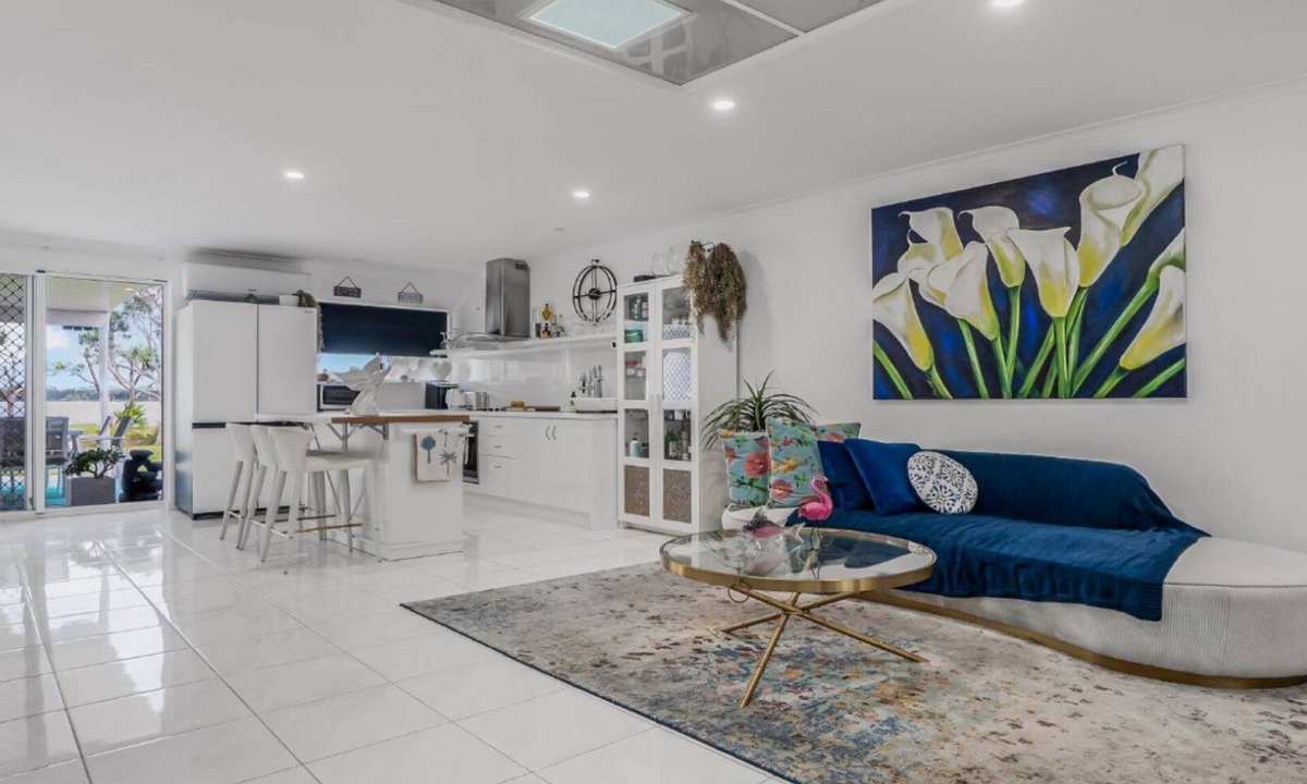 Sandstone Point Apartment | The Luxe Waterfront, TOP NOTCH