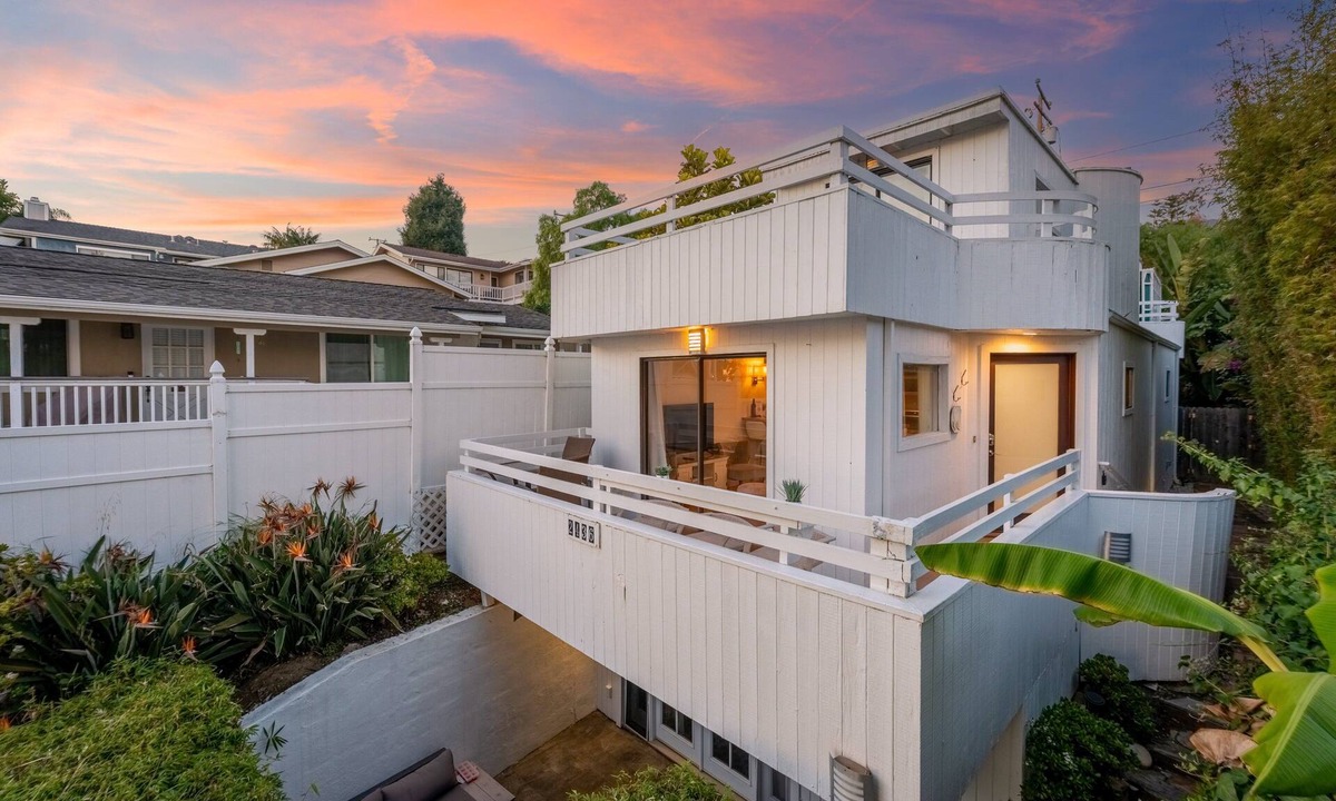 Summerland House | The Narrows Oceanview Home | The Chosen Collection