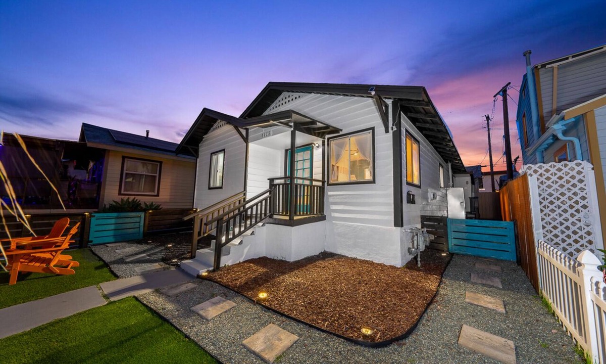 City Heights House | The Retro Wave Themed House