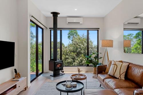 Booroobin Villa | The Ridge at Maleny 1 Bedroom Villa with Spa