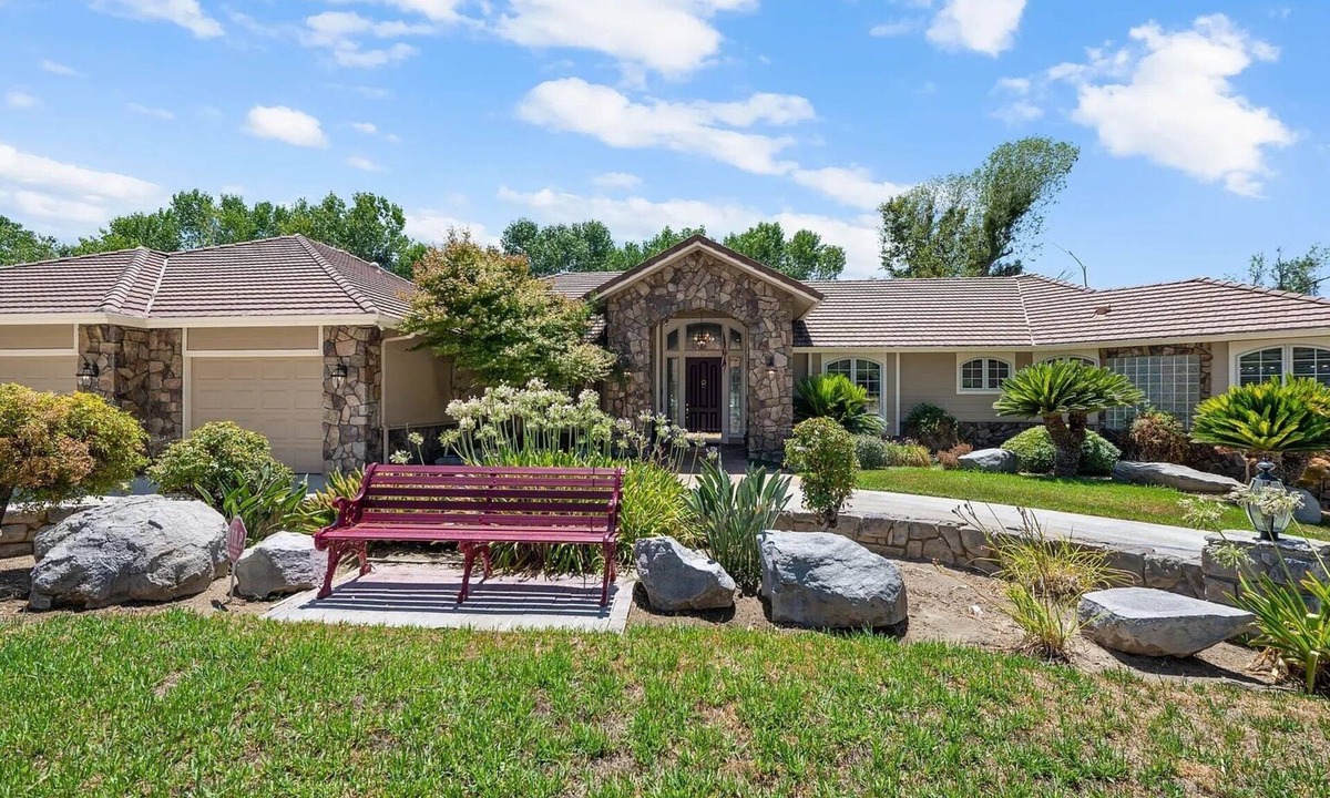 Springville House | The River House at River Island Golf Course