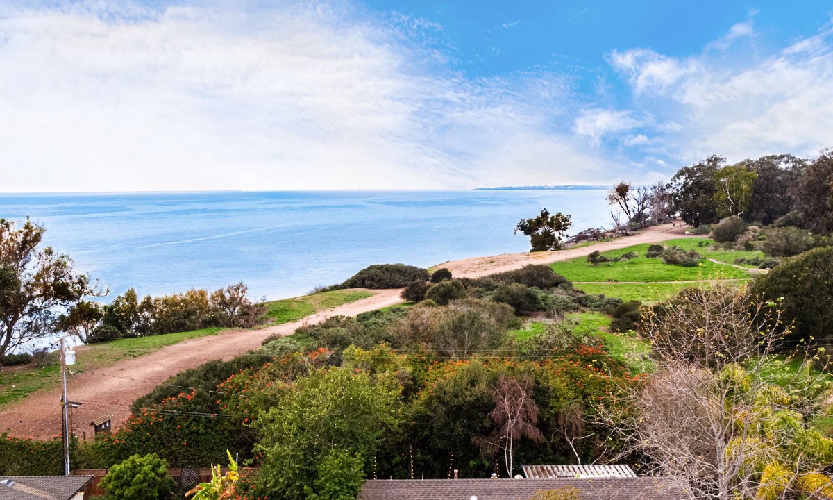 West Mesa House | The Rose Mar Four Bedroom Villa Near Ocean