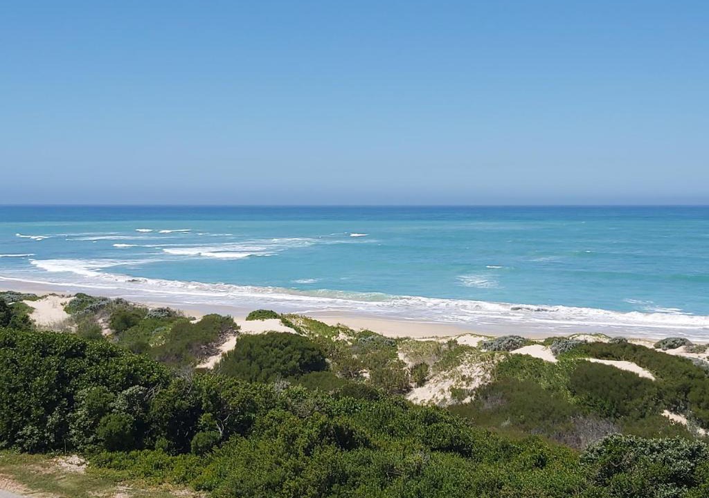 Aston Bay Apartment | The Sparrow's Nest Beach-Front Self-catering