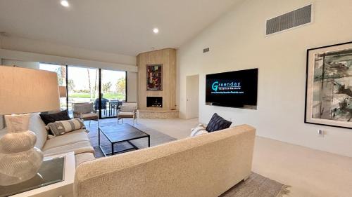 Rancho Mirage Villa | The Suite Spot: renovated, contemporary, 3 private suites, lap pool and spa. A Greenday property.