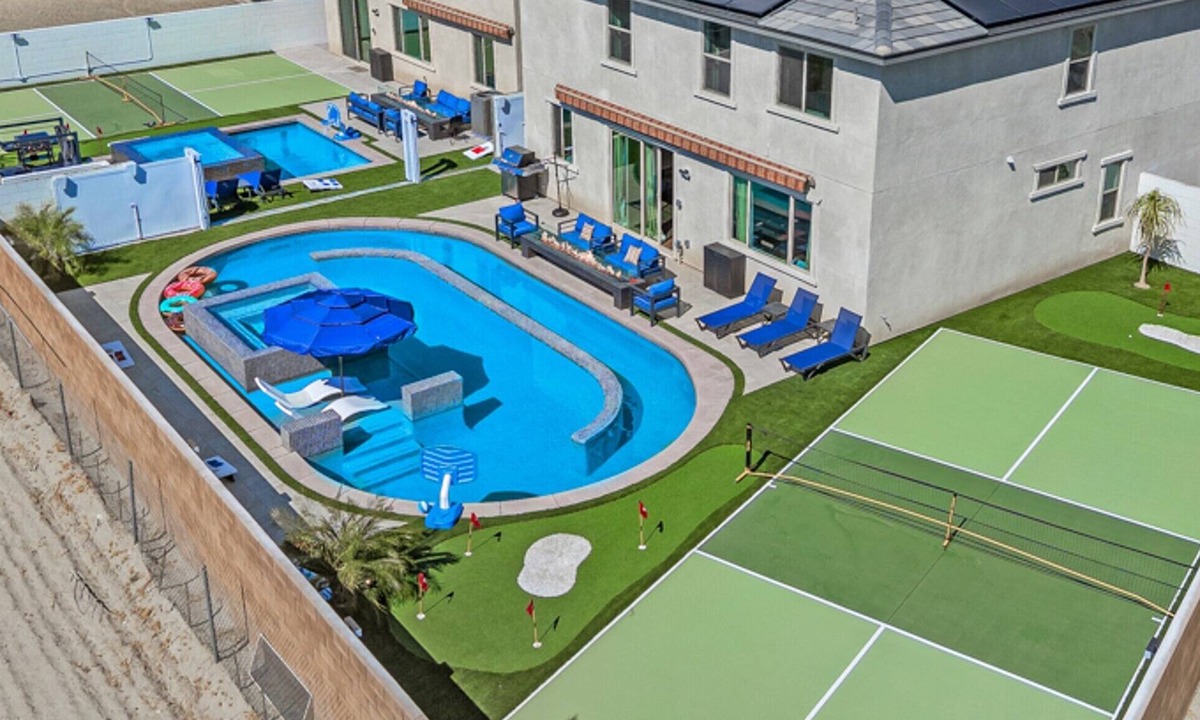 Coachella House | The TWINS: 18 Bedroom/10Bath/Sleeps 40+/LazyRiver/Pickleball/GameRoom