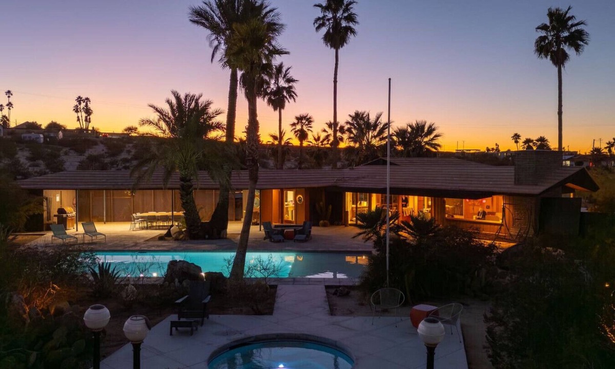Twentynine Palms House | The Wheelhouse: Mid-Century Art Retreat with Pool