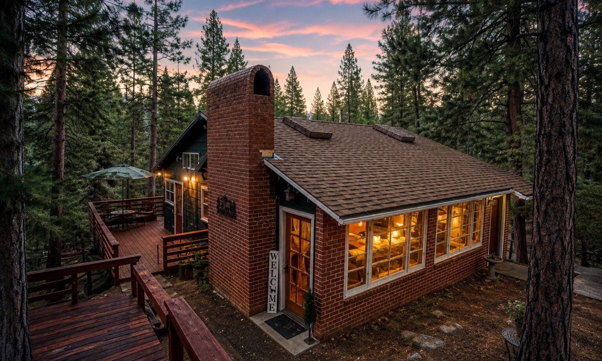 Bass Lake Cabin | TOP RATED BASS LAKE - YOSEMITE GETAWAY ONE BLOCK FROM LAKE.