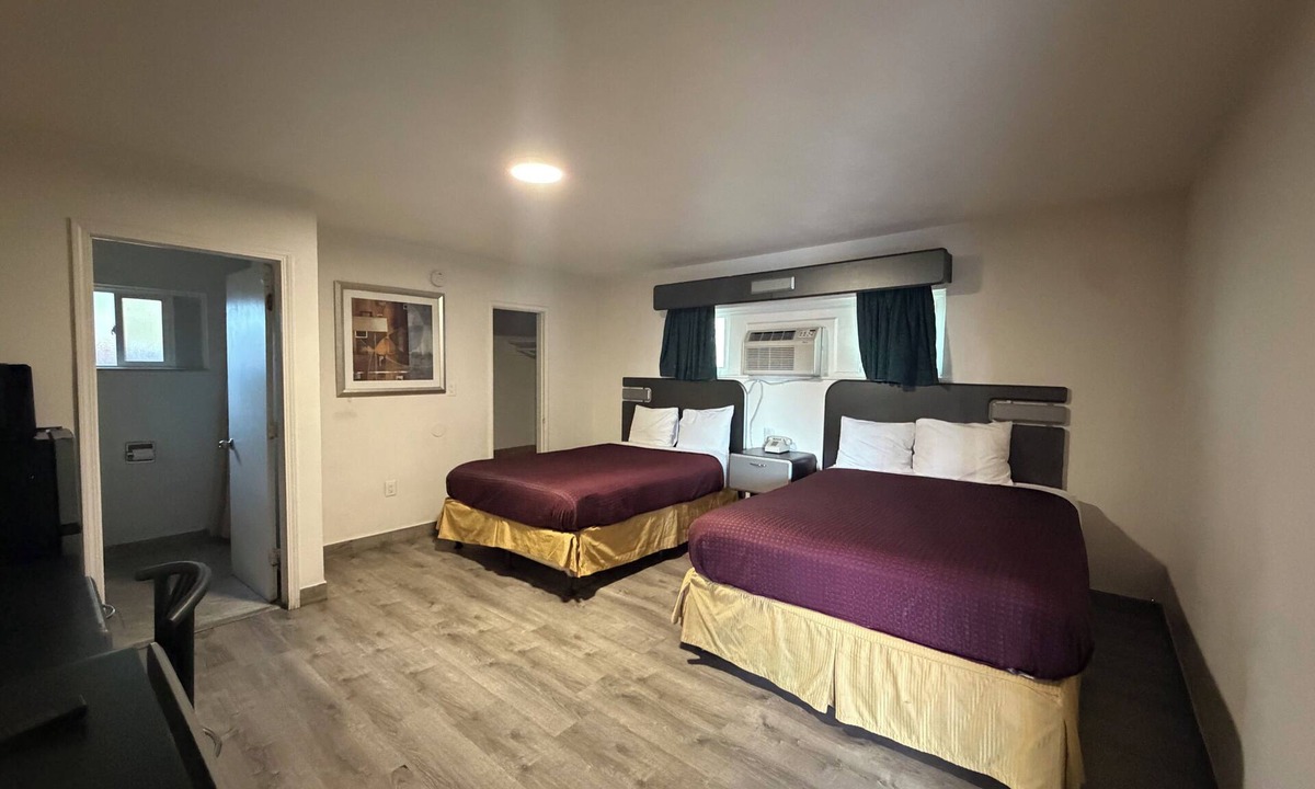 Tracy Hotel | Townhouse Motel