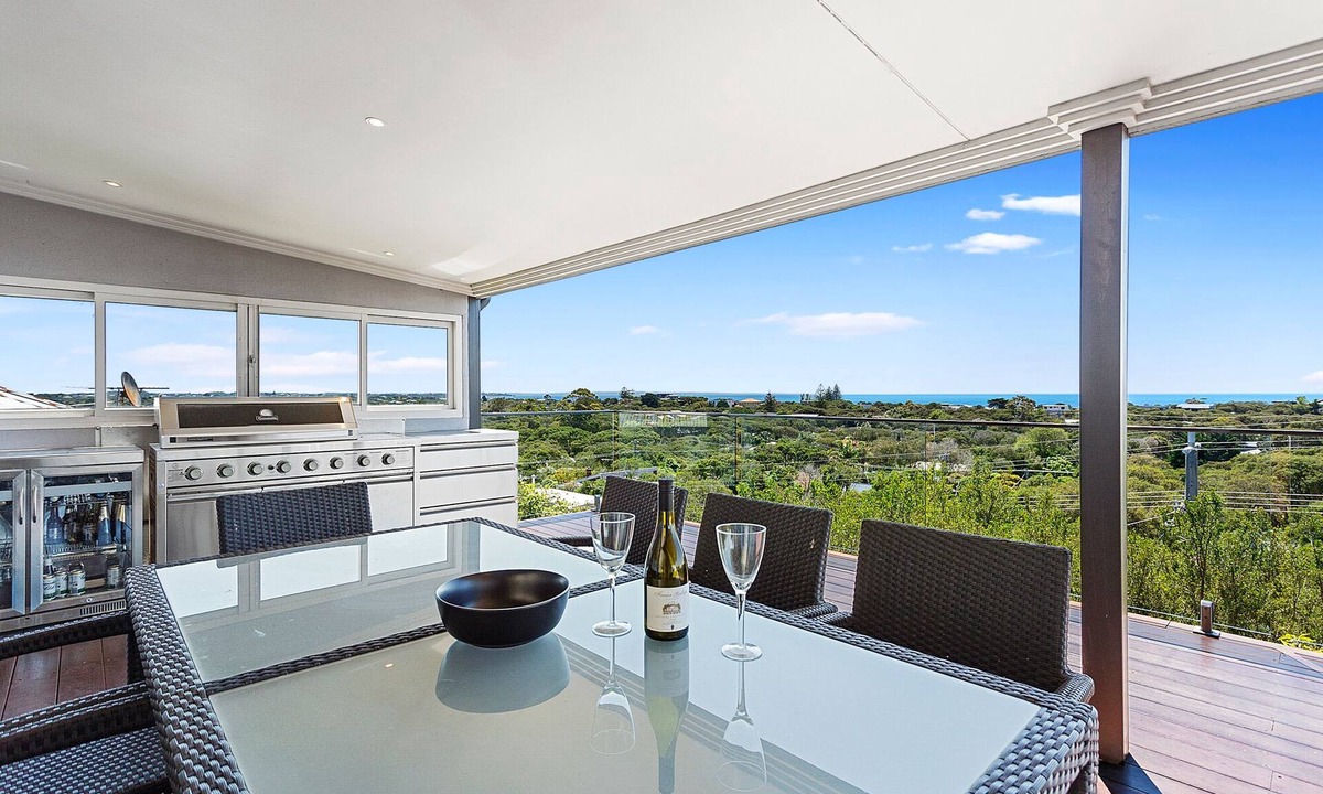 Rye House | Trethellan - Large house with bay views and 10 minute walk to the beach