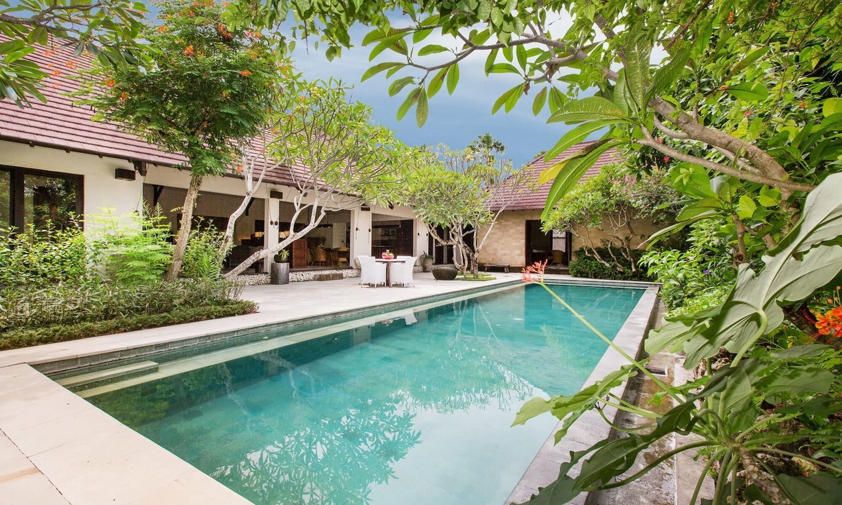 Petitenget Villa | Tropical Ambience 3BR Villa - 8Min Walk To Eat Street! , W/Swimming Pool!