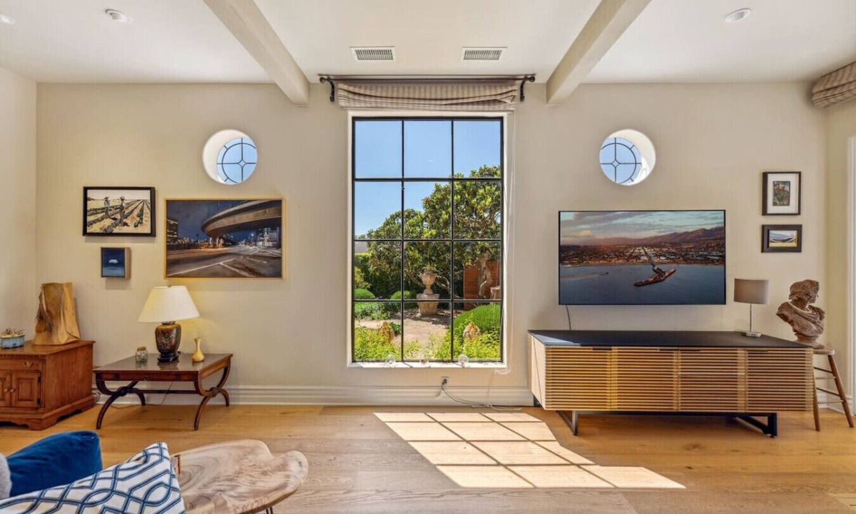 Toro Canyon House | Tuscan Villa Near Polo Fields