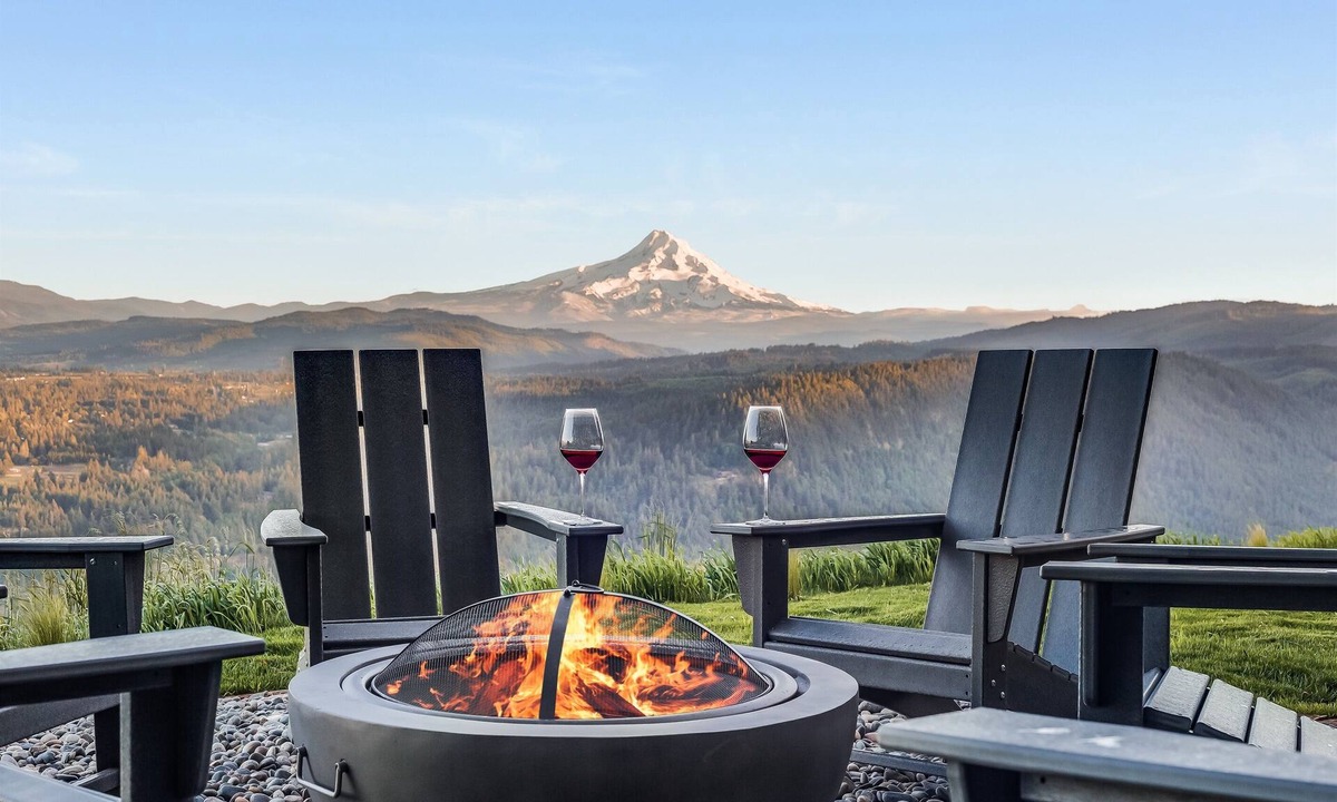 Underwood House | Unbeatable Mountain and River Views @pinpointstays
