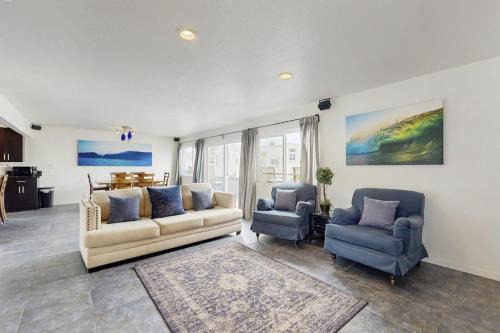 West Newport House | Upper Level Beach Retreat