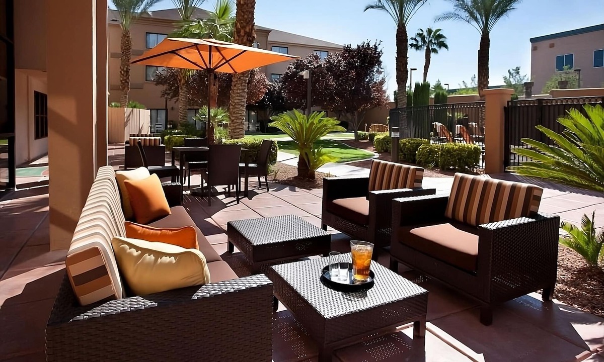 Las Vegas Hotel | Urban Comfort Meets Vegas Excitement in Summerlin! 3 Relaxing Rooms! Pool!
