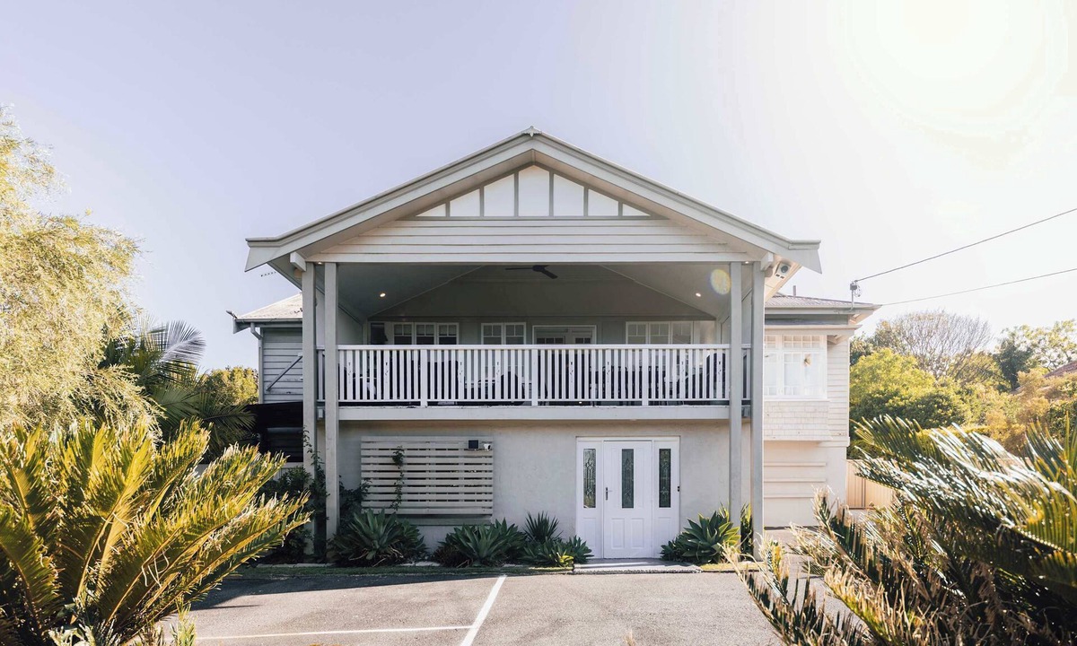 Newtown House | Urban Getaway Top Floor - 4BR/4BA, Sauna, Ipswich
