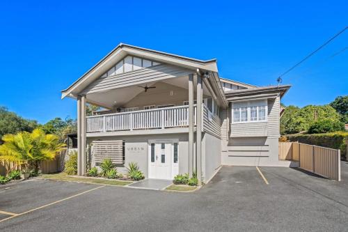 Newtown House | Urban Getaway Whole Home 6BR 5BA, Sauna, Ipswich