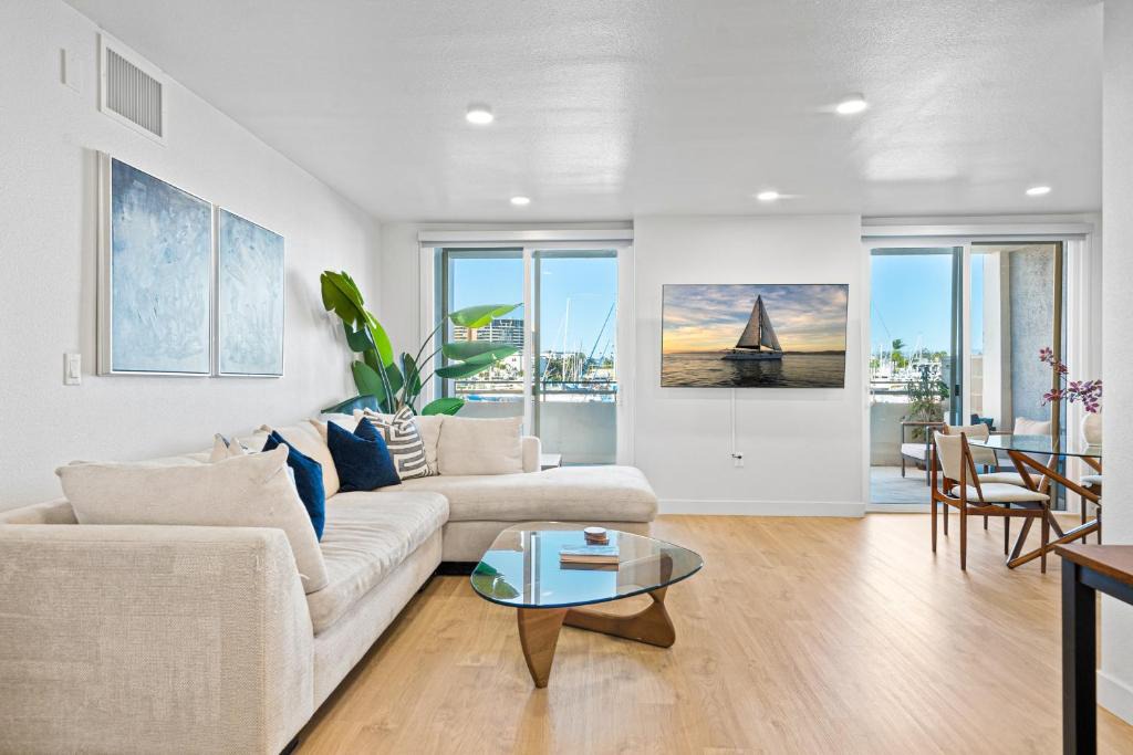 Marina del Rey Apartment | Urban Tide - A Designer Escape Overlooking the Docks