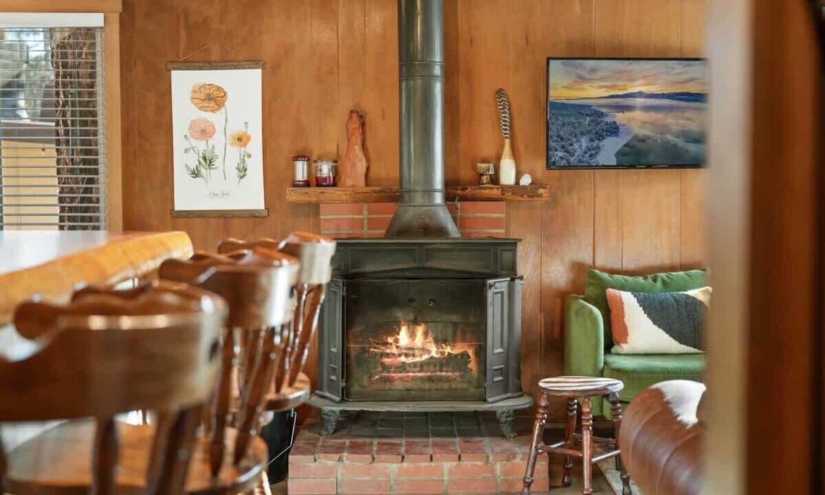 Big Bear Lake House | Ursa Minor Cabin | BBQ | Fire Pit on Deck | Max 4