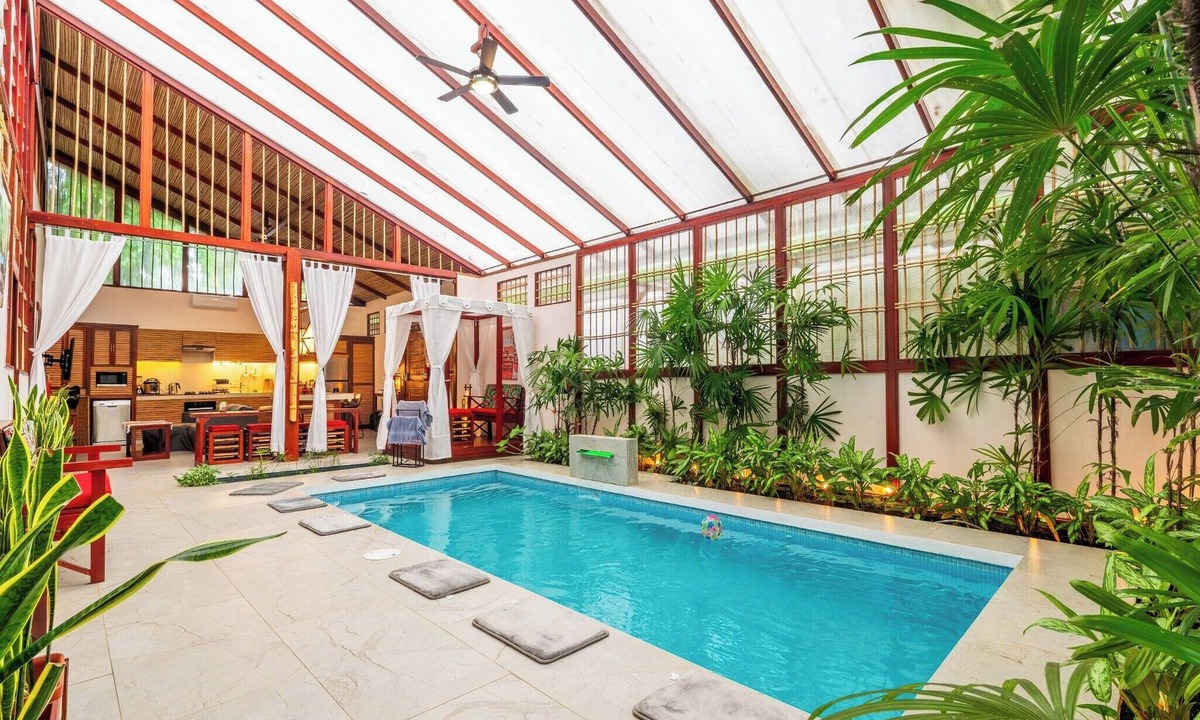 Chiguata Villa | Uva Blue Villas - Pool House - AC, 3 Ensuite bedrooms, 8 guests, Koi Fish Pond