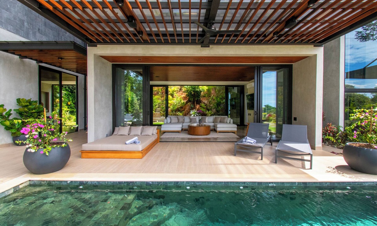 Ballena Villa | Uvita Luxury, New, 5 BDRS, close 2 beach!