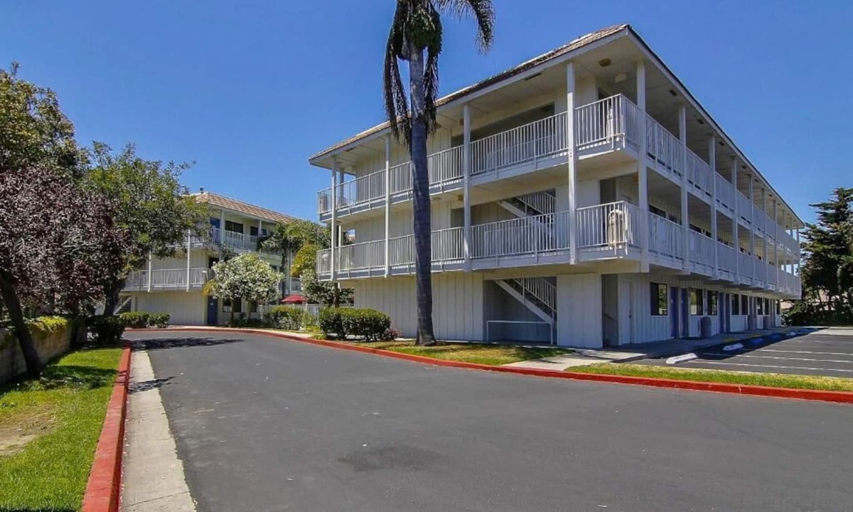 Carpinteria Hotel | Vagabond Inn - Carpinteria North