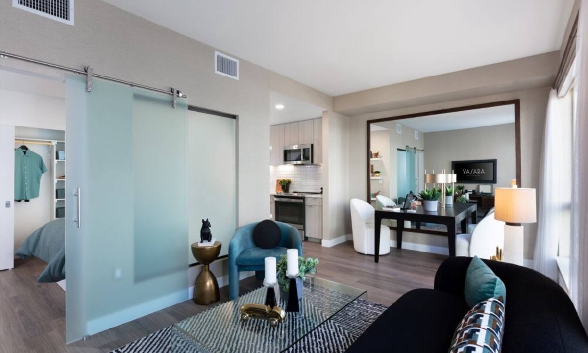 Menlo Park Hotel | Vasara Menlo Park: 2BR Retreat with Upscale Features