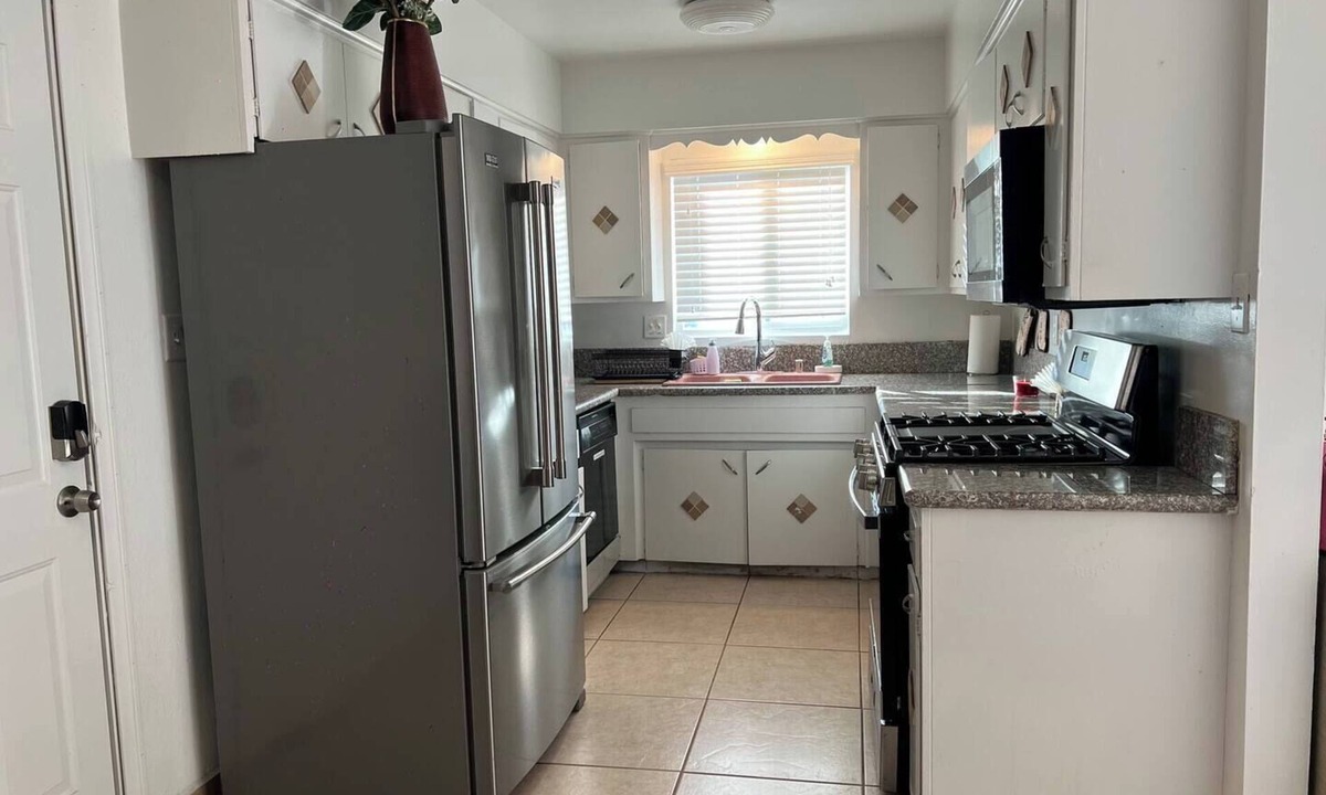 North Las Vegas House | Vegas house 3mile away from strip:8 bed 3 sofa bed