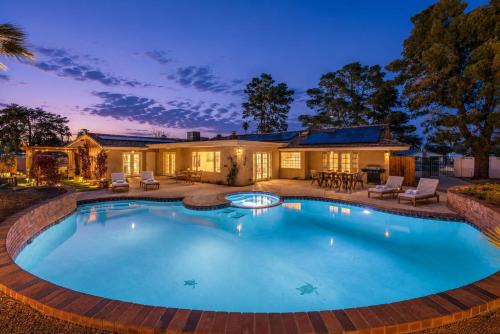 Royal Crest Rancheros Villa | Vegas Mansion: Pool, Spa, Sauna, Theatre, By STRIP