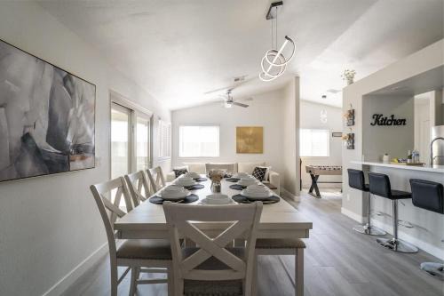 North Las Vegas House | Vegas Retreat with Hot Tub & Game Room