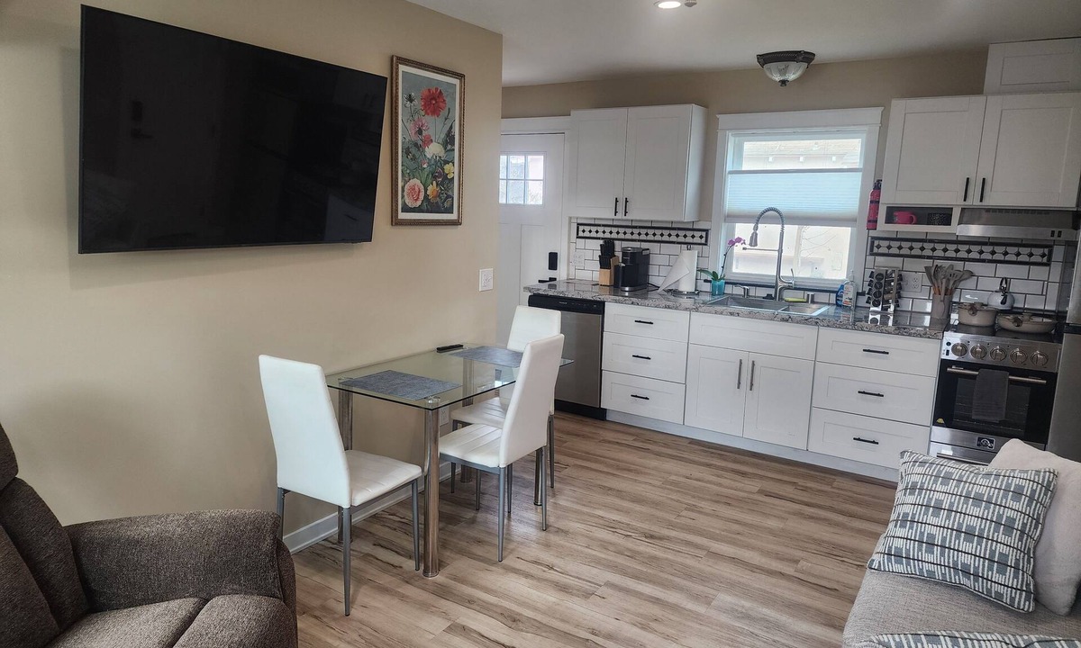 Venice Canals Apartment | Venice Beach guest house - 2 blocks from Beach