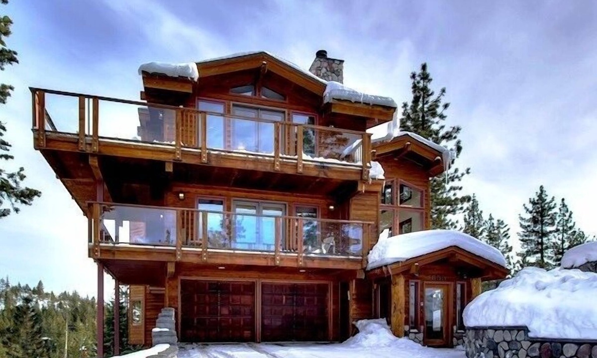 Tahoe Village House | Views Hot Tub! Best for Family Friends Reunion! August Summer Special Max 14 PPL