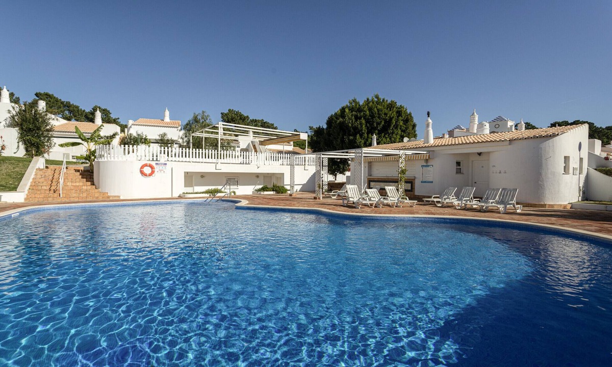 Vilamoura Ski Chalet | Vilamoura Eden Villas by Hopstays | Pool & Golf