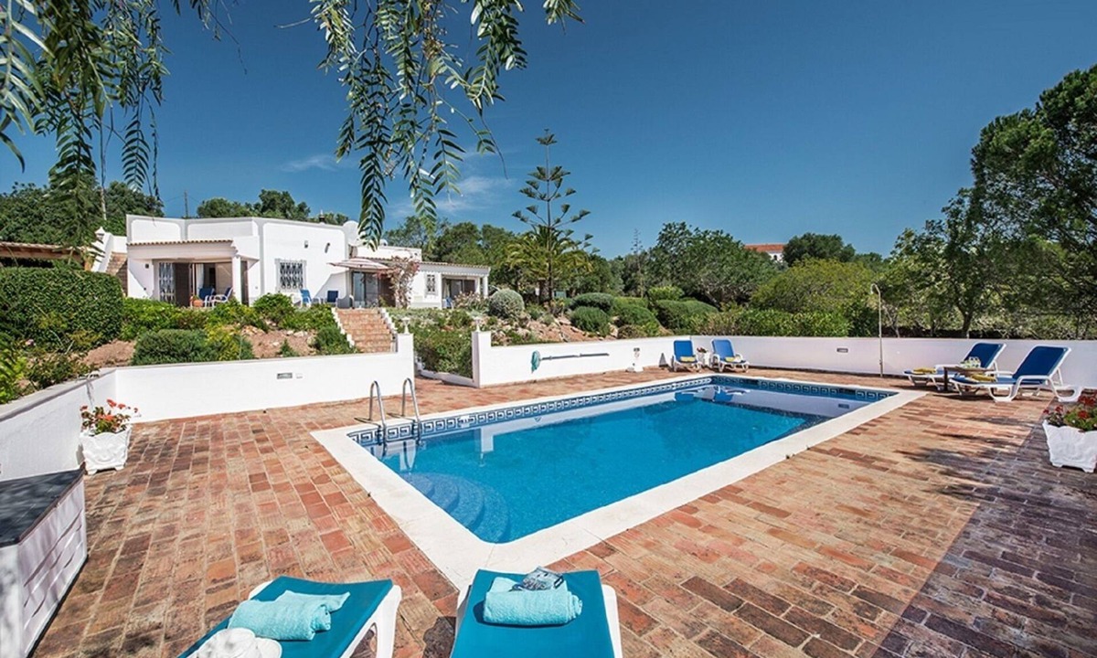 Silves Villa | Villa Susana ~ Heated Pool* ~ Fast Wi-fi ~ 6 + 4 cots - Booking 2027 & 2028 NOW!