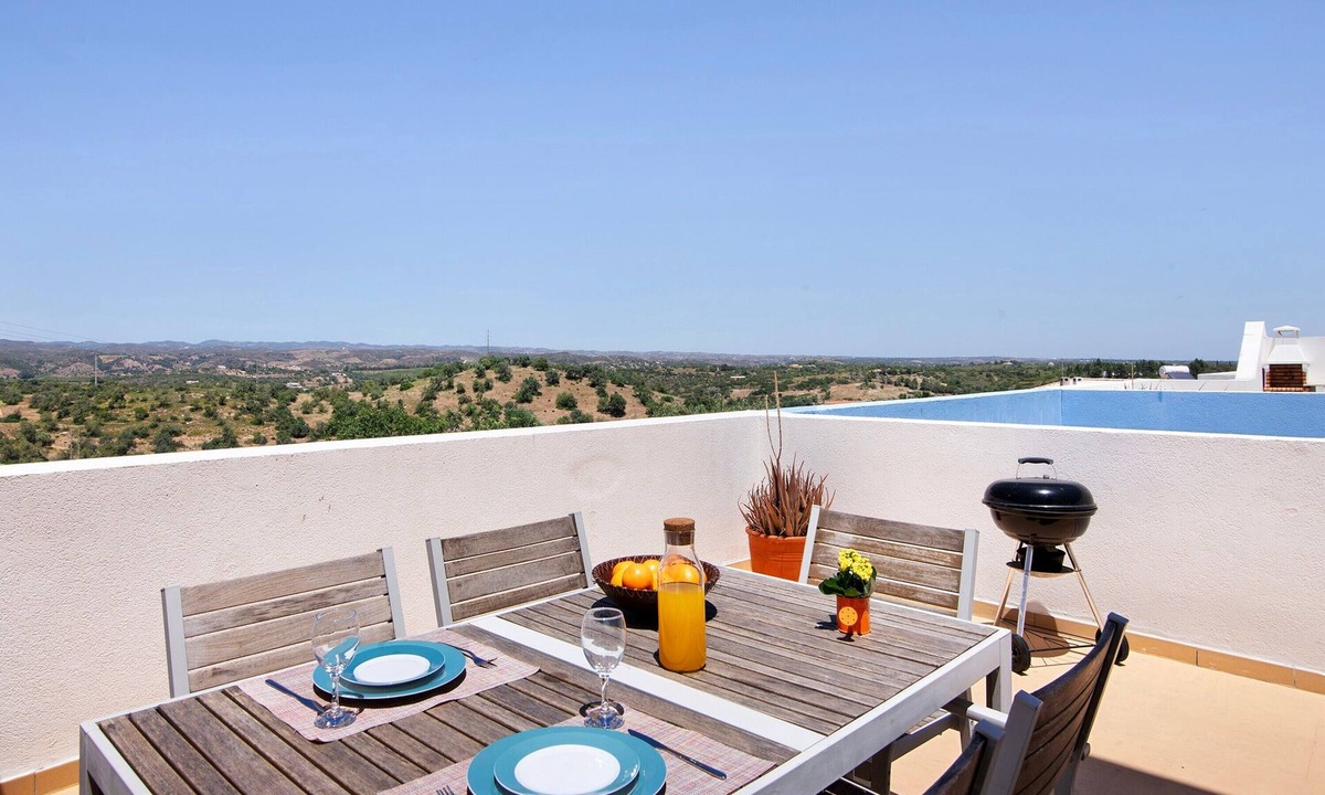 Tavira Villa | Villa 'Alto do Perogil Pool' with Mountain View, Wi-Fi, and Air Conditioning