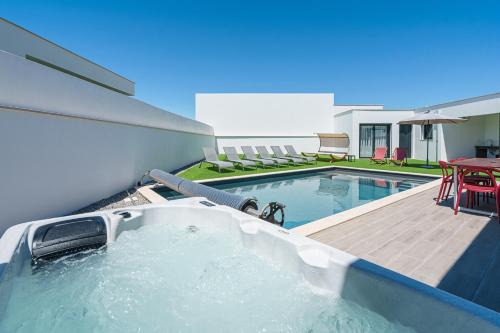 Atalaia Villa | Villa Bianca with jacuzzi and private swimming pool
