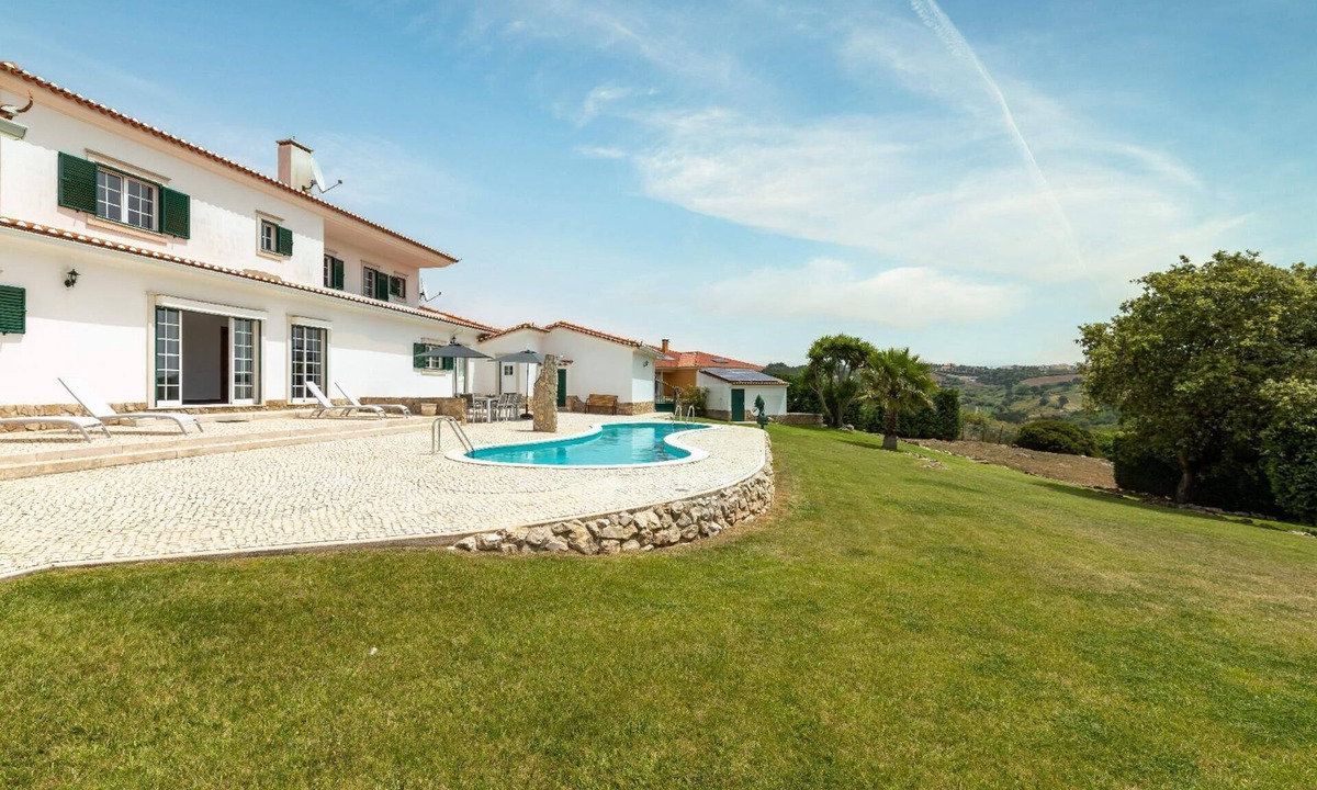 Ribamar House | Villa Casa Branca I Spacious Retreat for 12p