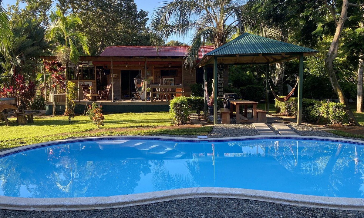 Uvita Villa | Villa Casa Mediterranea with Pool, big Garden, Mountain View near beach/forest