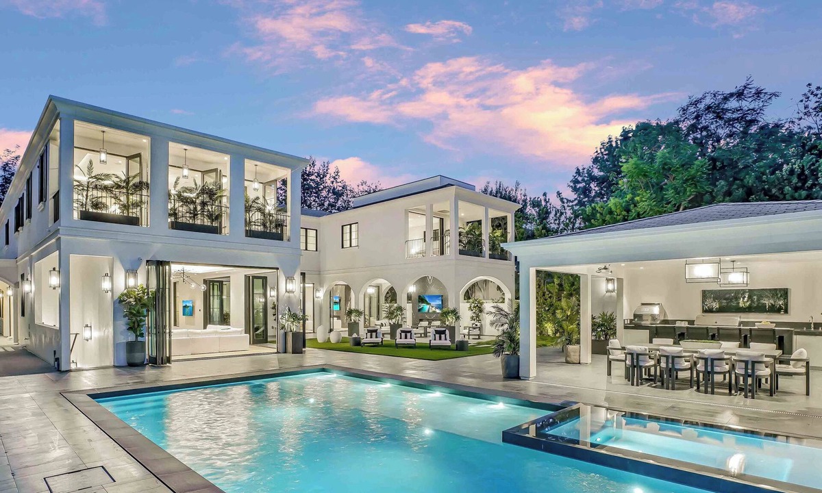The Flats Villa | Villa Colette by LuxJB 🏆 Beverly Hills Mansion with Resort-Style Service
